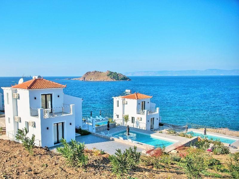 Eleia Seafront Rooms & Villas Petra  Bagian luar foto