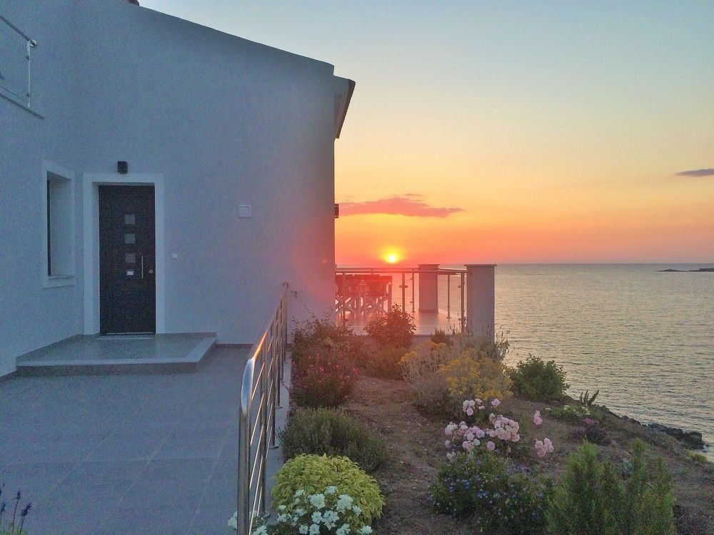 Eleia Seafront Rooms & Villas Petra  Bagian luar foto