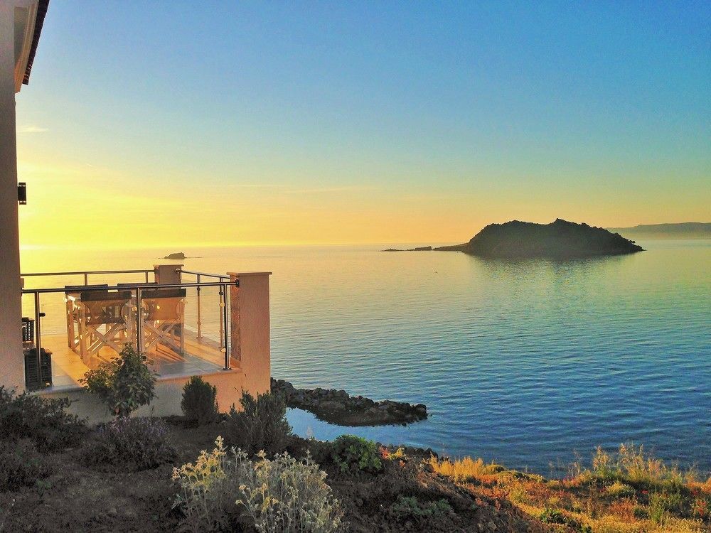 Eleia Seafront Rooms & Villas Petra  Bagian luar foto