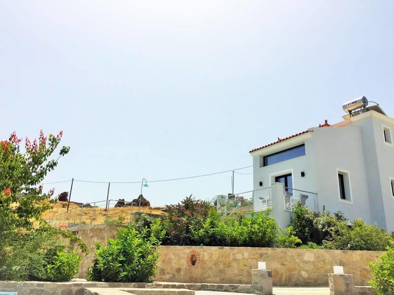 Eleia Seafront Rooms & Villas Petra  Bagian luar foto